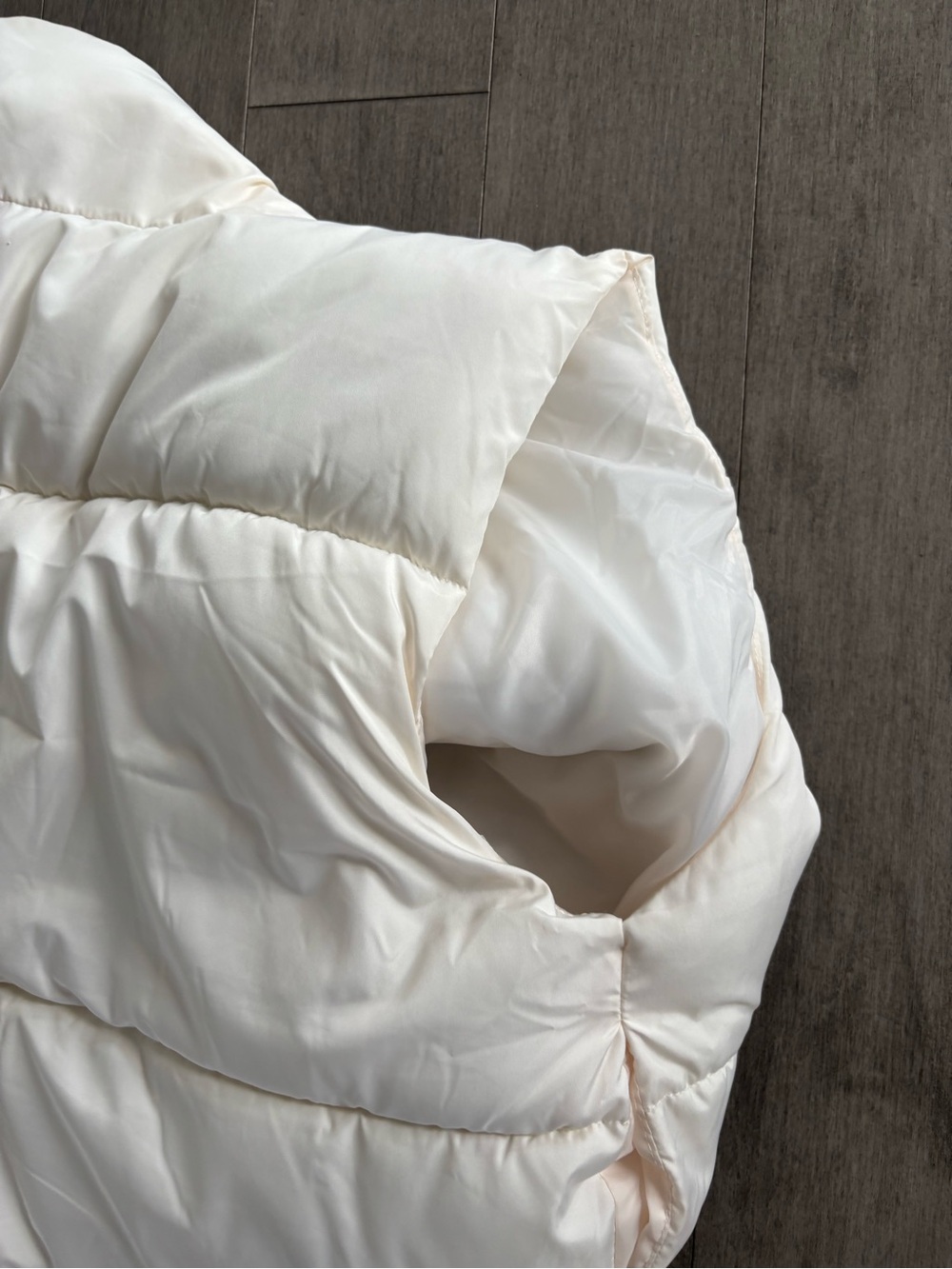 Size Medium Aeropostale white puffer vest - Picture 8 of 8